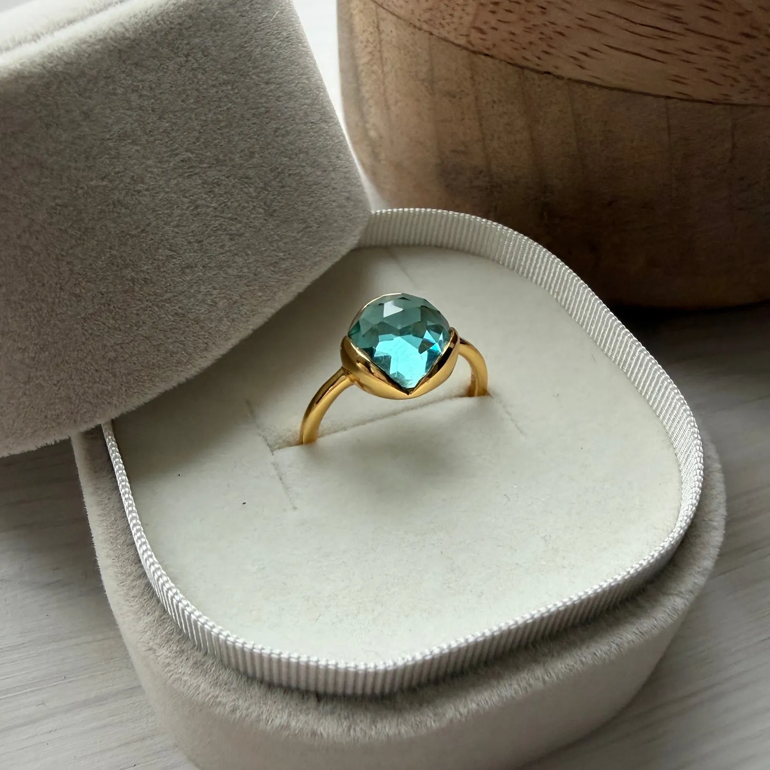 Bykjaergaard Grace ring forgyldt blå topas 52
