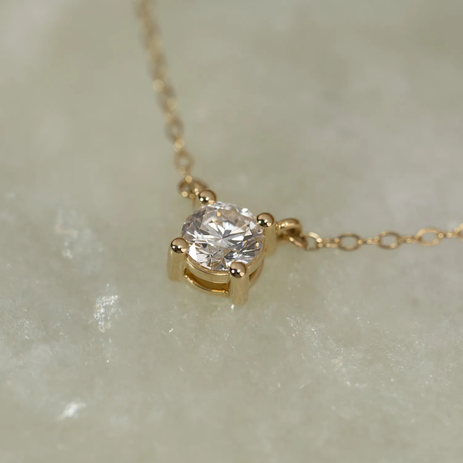 Sisi Copenhagen Solitaire Prong halskæde 0,5 ct 14 kt guld