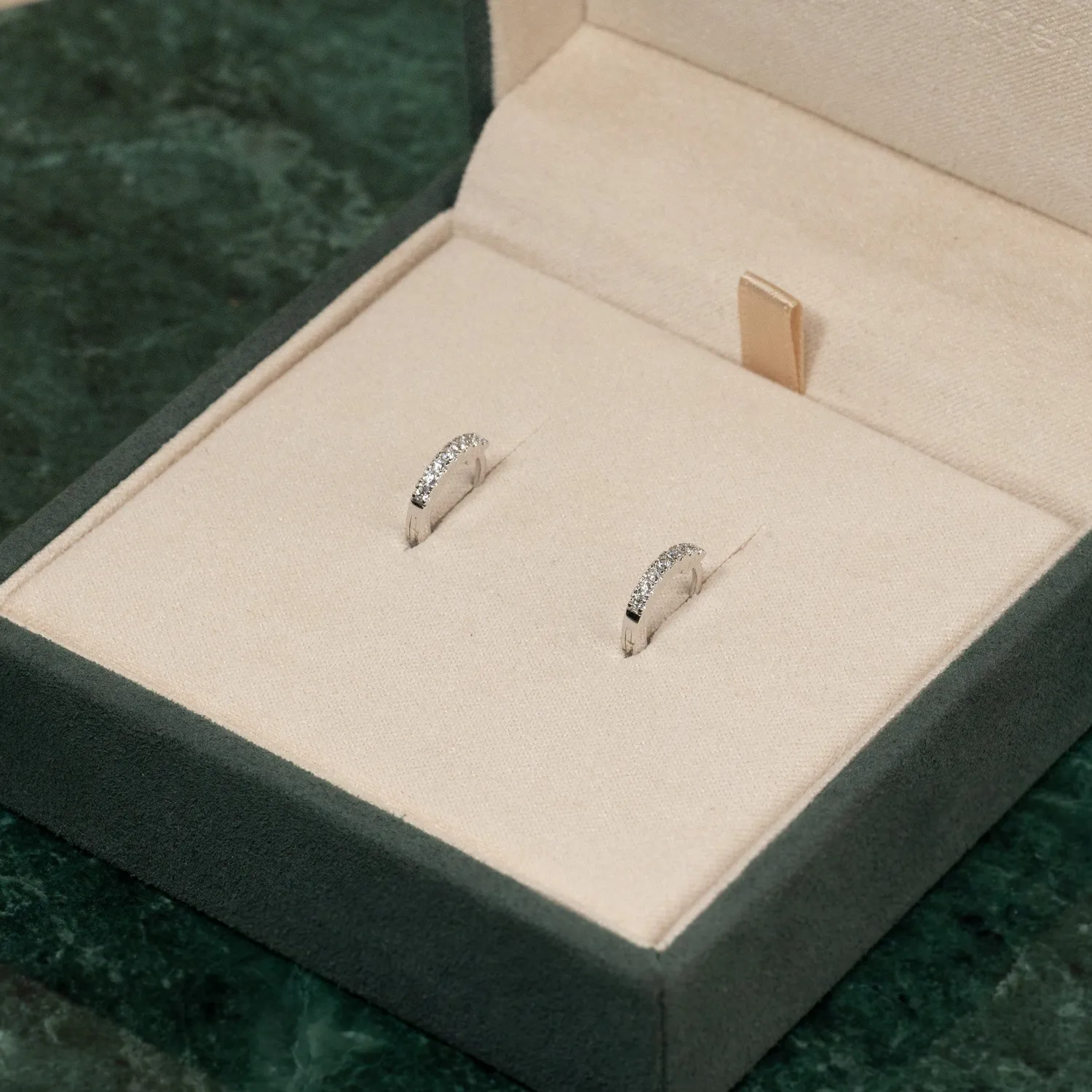 Sisi Copenhagen Classic diamantcreoler 0,11 ct hvidguld