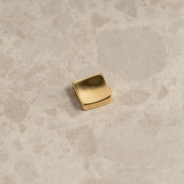 Sisi Copenhagen Mae Golden Pendant vedhæng forgyldt 12 mm