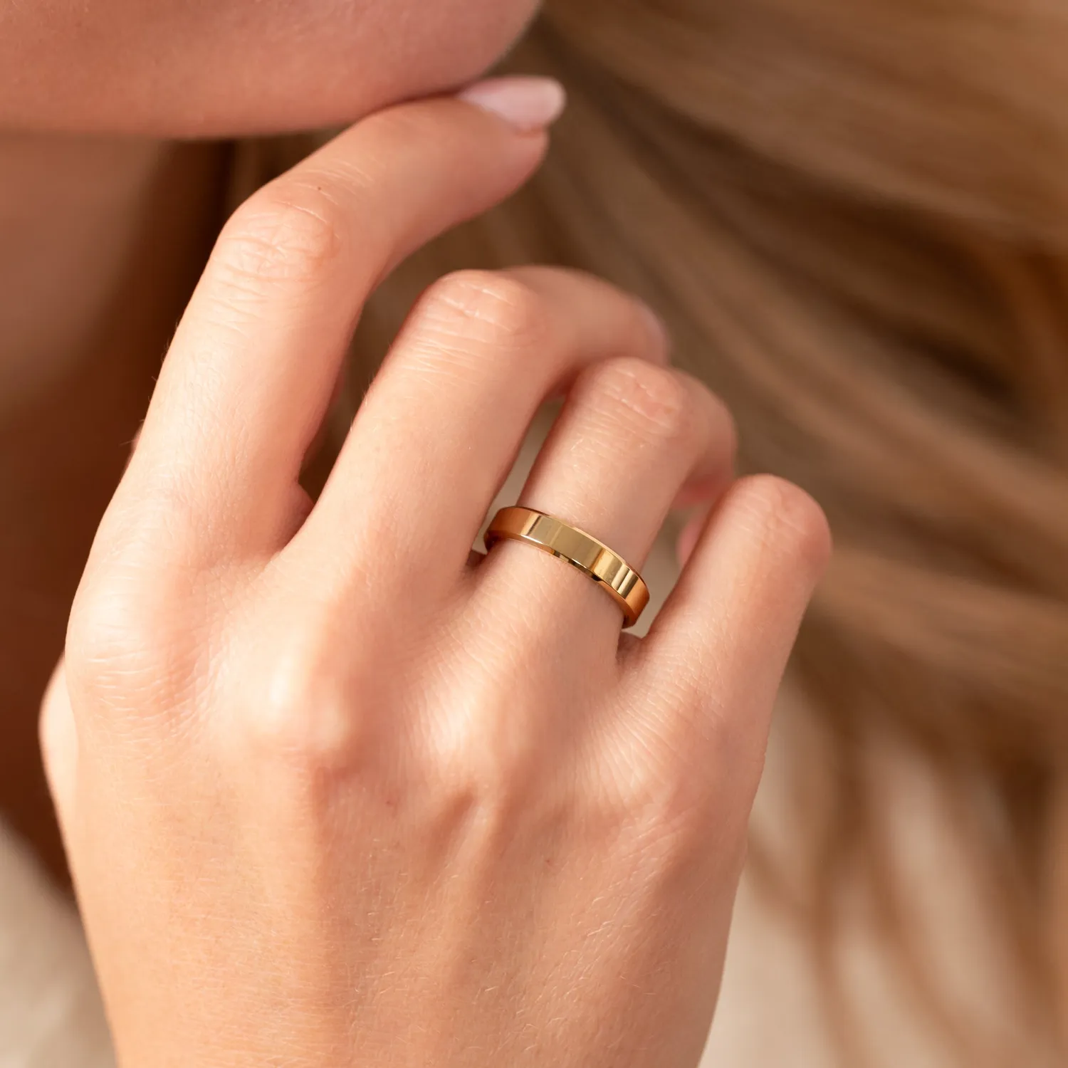 Sisi Copenhagen Beveled Flat vielsesring guld 4 mm