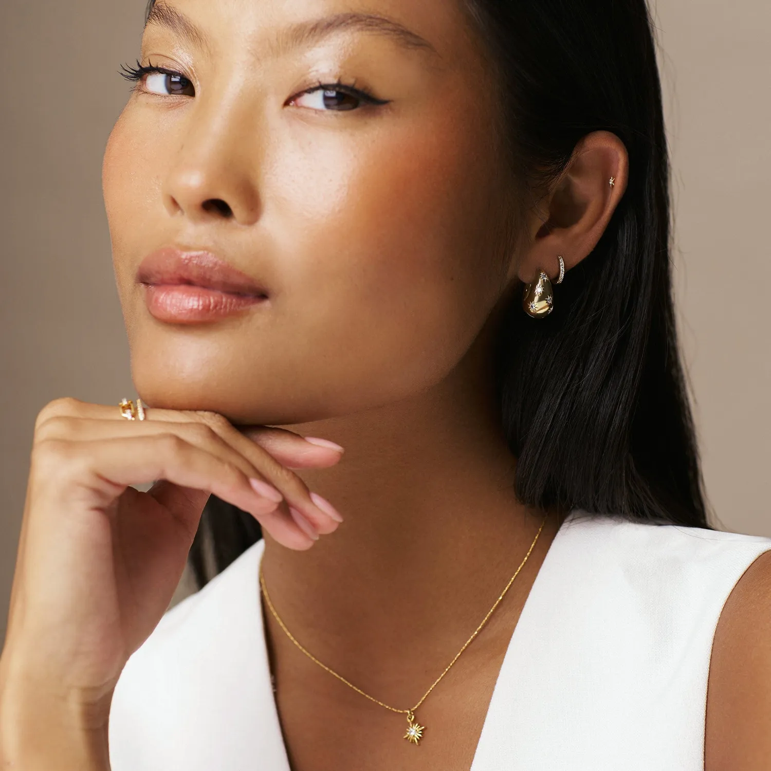 Orelia Tapered Crystal Starburst hoops forgyldt