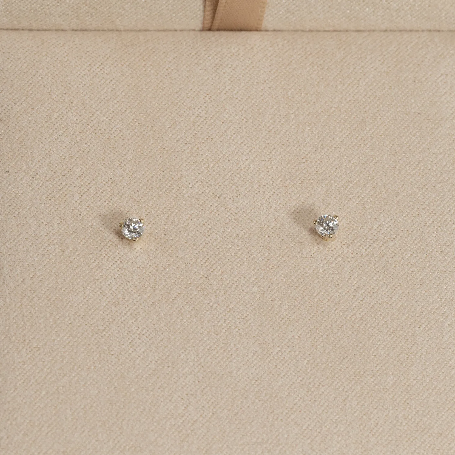 Sisi Copenhagen Simple 0,2 ct diamantørestikker 14 kt guld