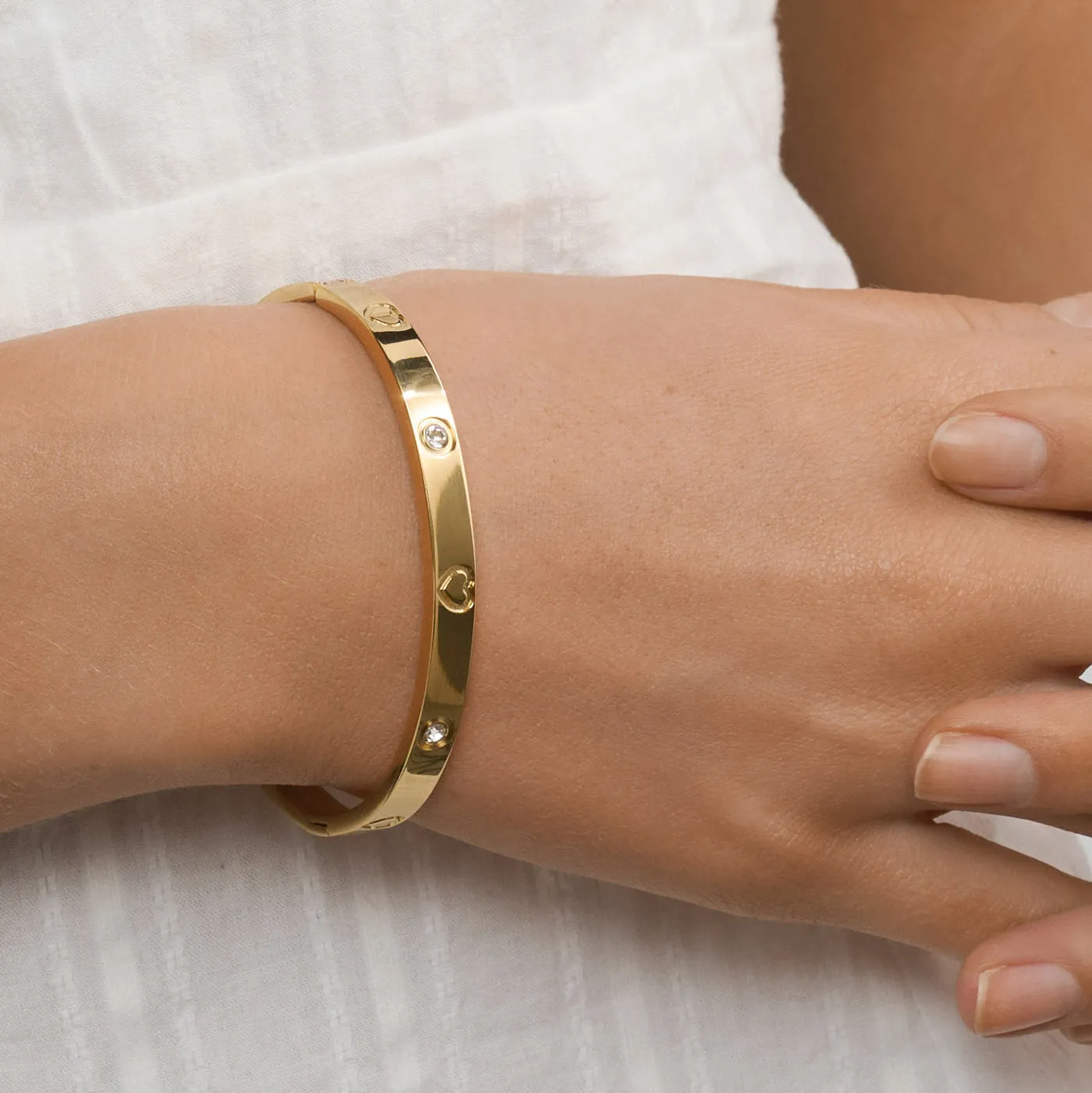 TIMI OF SWEDEN Gia armring hjerte krystal guld 60 mm
