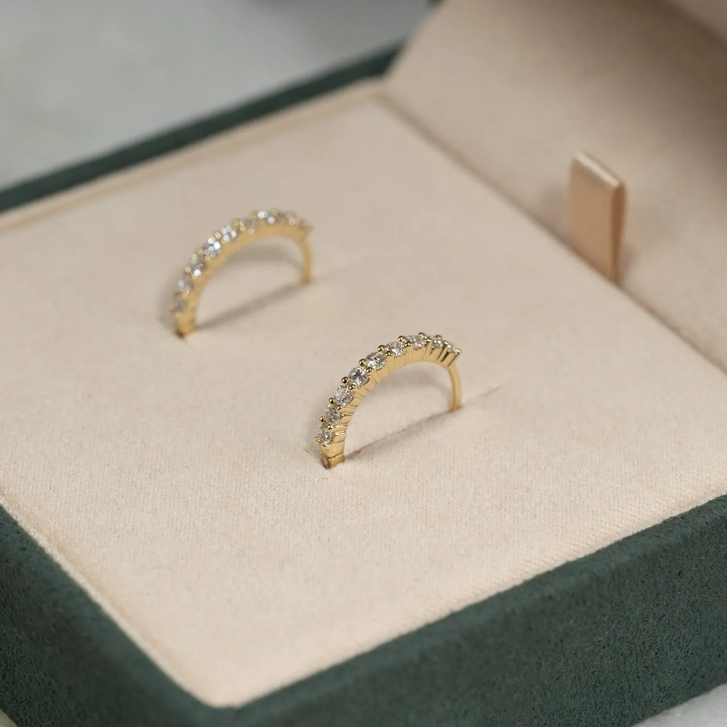 Sisi Copenhagen Prong creoler 0,5 ct guld lab-diamant