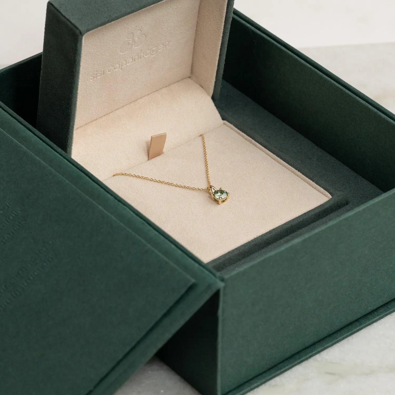 Sisi Copenhagen Prong Solitaire vedhæng 0,75 ct grøn guld
