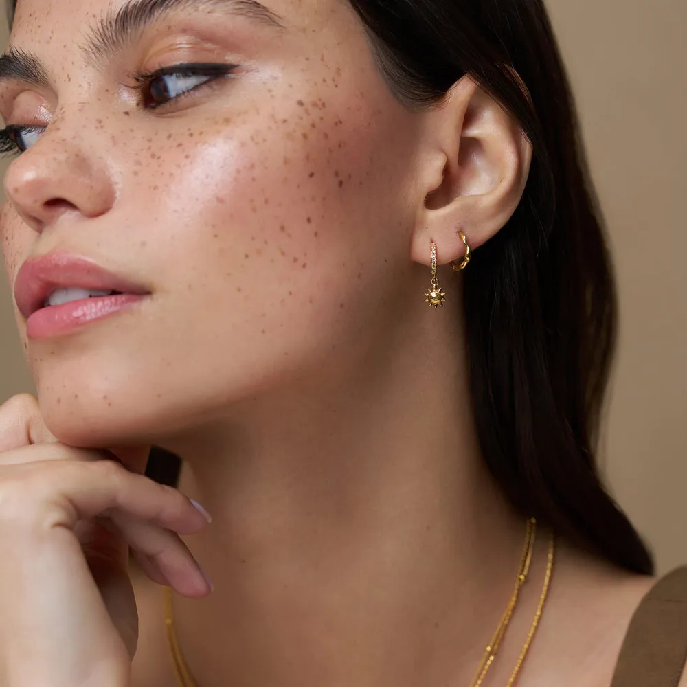 Orelia Molten Sun Pavé micro hoop øreringe guld