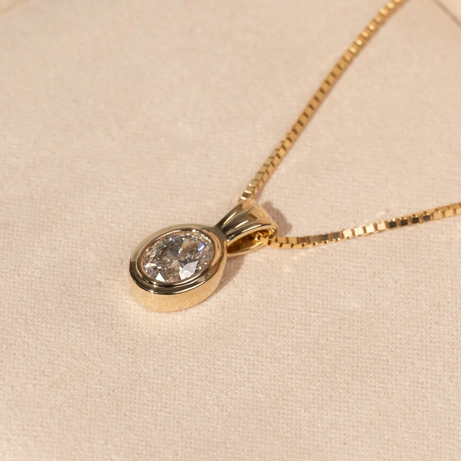 Sisi Copenhagen Lineage Bezel oval lab-diamantvedhæng 0,75 ct guld