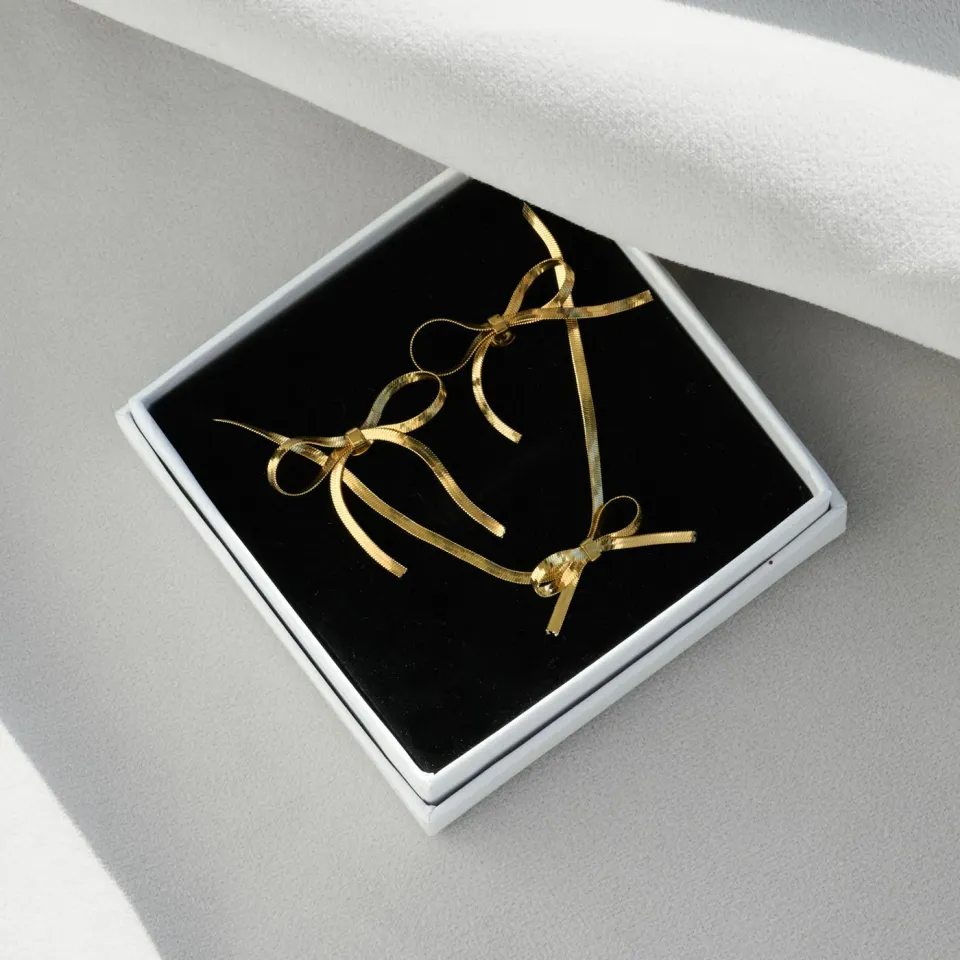 TIMI OF SWEDEN Bow Snake Chain smykkesæt guld vandtæt