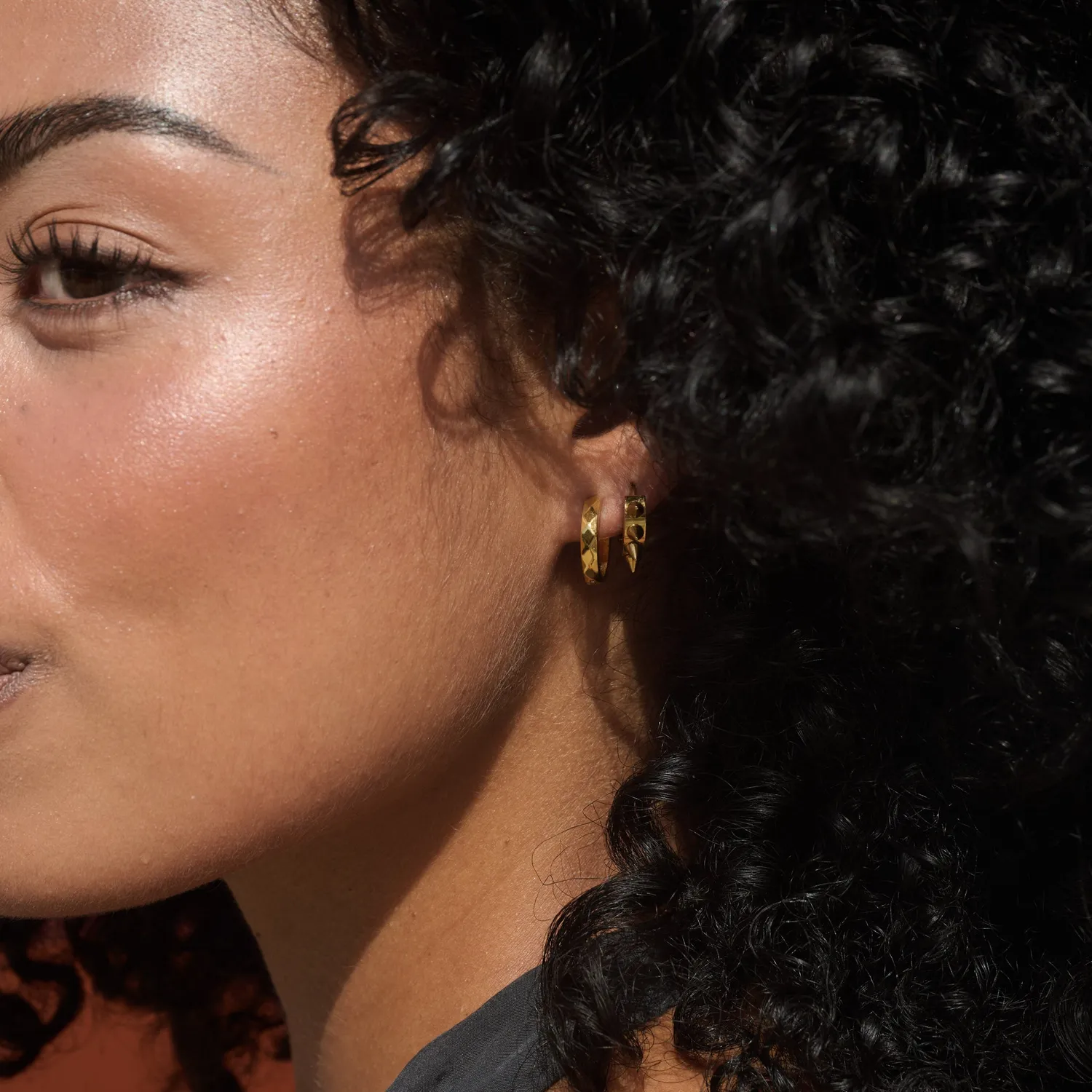 TIMI OF SWEDEN Noor Spike hoop øreringe sølv 16 mm