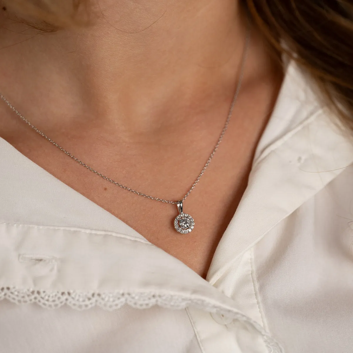Sisi Copenhagen Round Halo diamantvedhæng 0,5 ct hvidguld