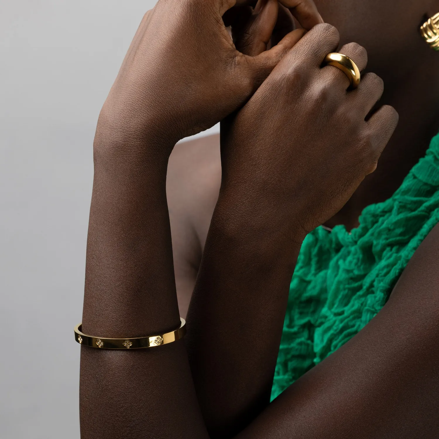 TIMI OF SWEDEN Liv krystal kløver armbånd guld