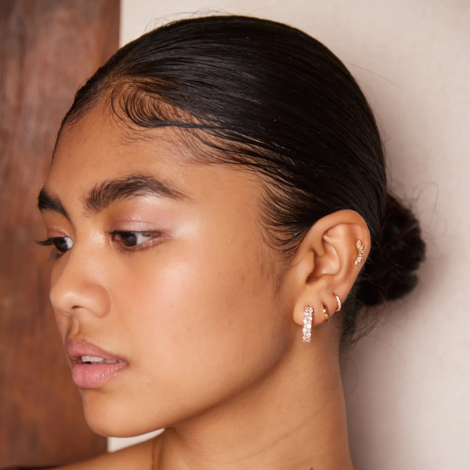 Orelia Curved Crystal Cluster Barbell stud guld 1 stk