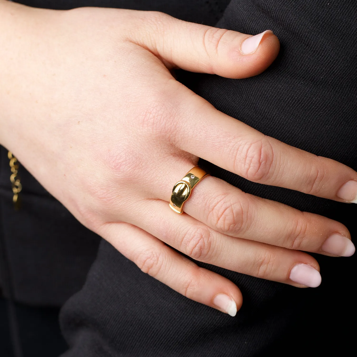 TIMI OF SWEDEN Ayla ring rustfrit stål guld vandtæt