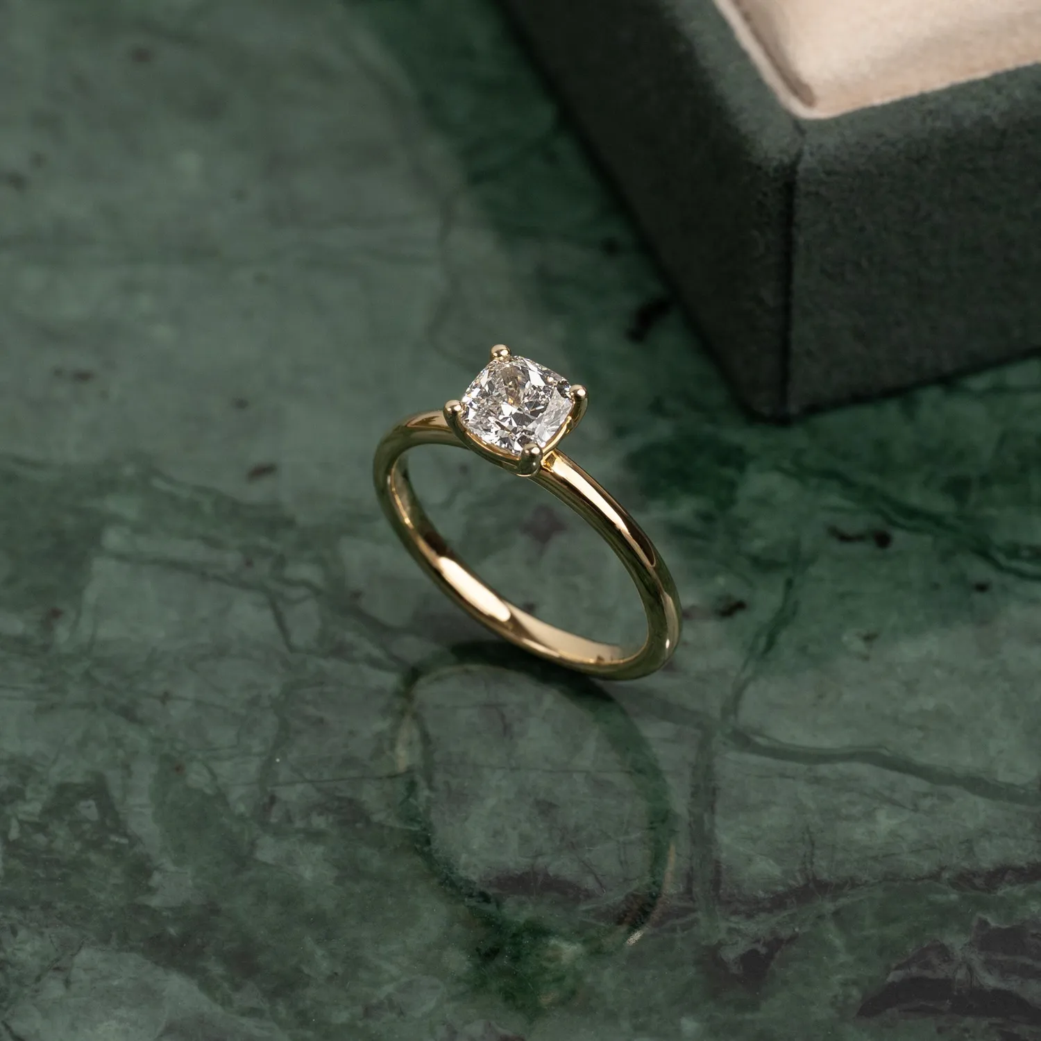 Sisi Copenhagen Solitaire Cushion diamantring 0,75 ct hvidguld