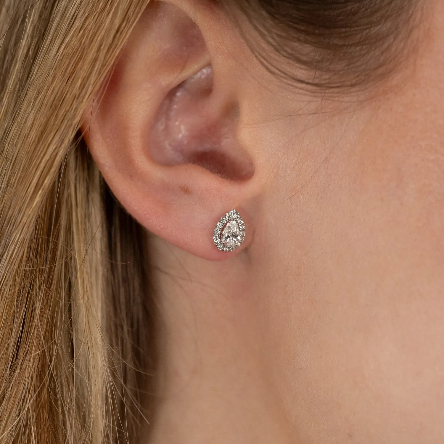 Sisi Copenhagen Halo pear lab-diamant ørestikker guld
