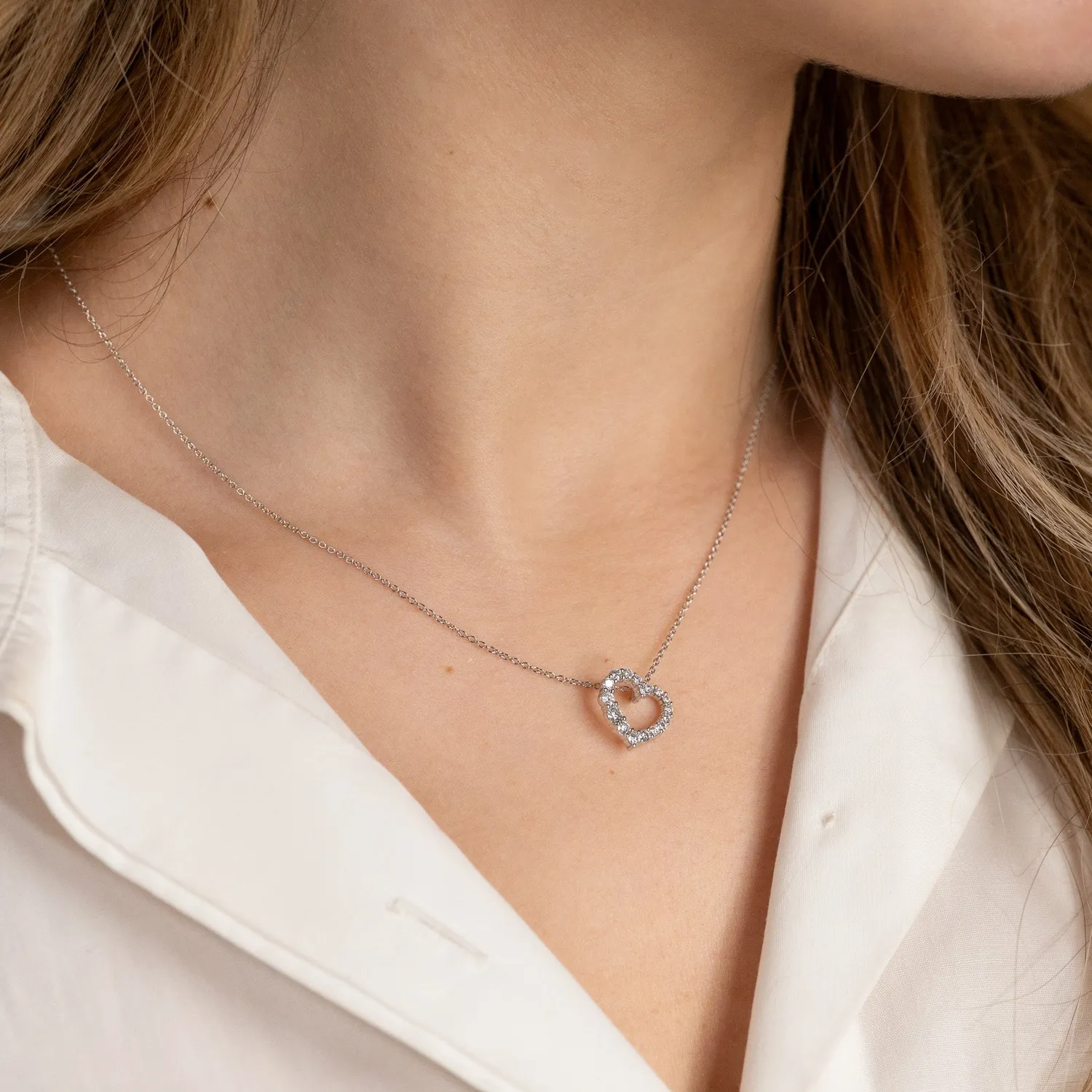 Sisi Copenhagen Diamond Graduating Curved Heart vedhæng 0,45ct hvidguld