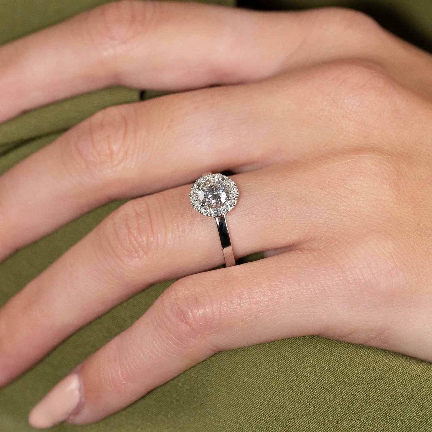 Sisi Copenhagen Simple Round Halo diamantring 1,0 ct hvidguld