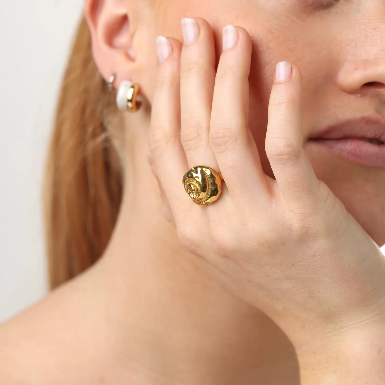 TIMI OF SWEDEN Ursula ring sølv 17 mm skal