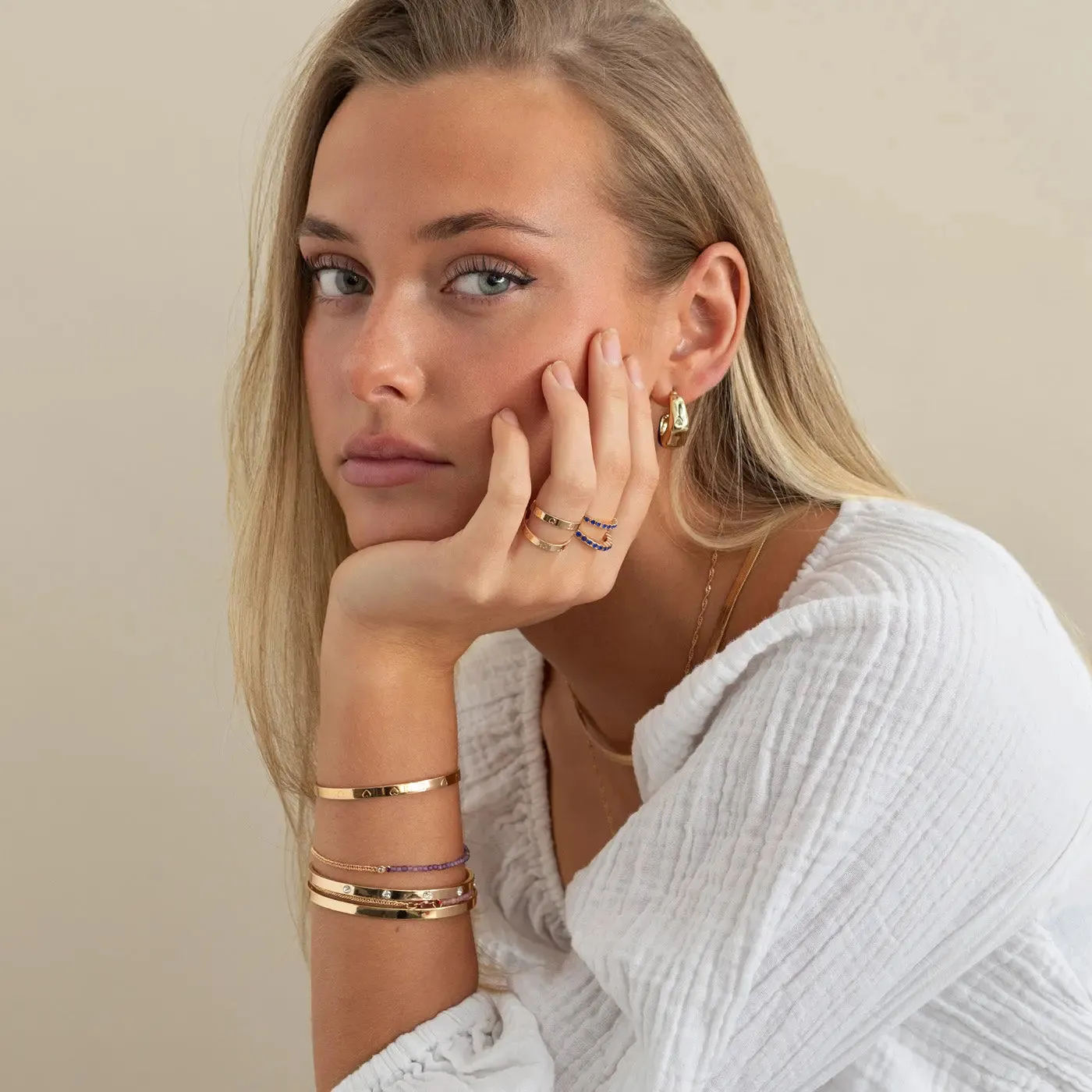 TIMI OF SWEDEN Essential armring armbånd guld justerbar