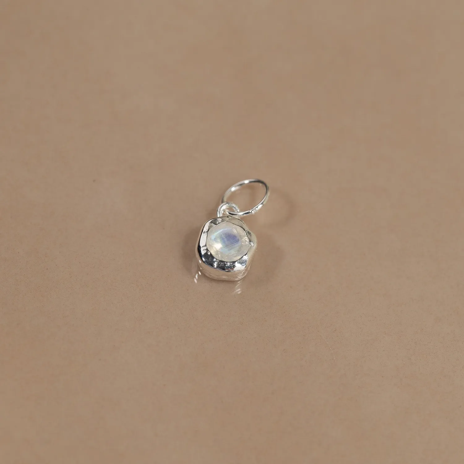 Sisi Copenhagen Selene Moonstone vedhæng 5 mm sølv