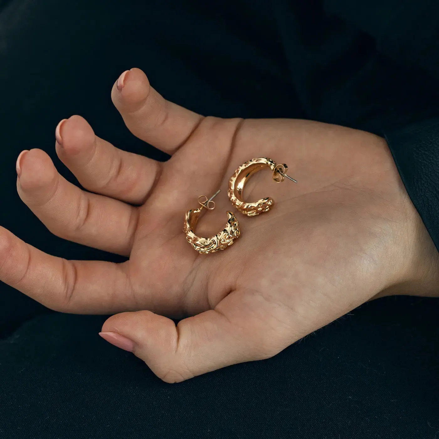 TIMI OF SWEDEN tykke ujævne hoop øreringe guld 20 mm
