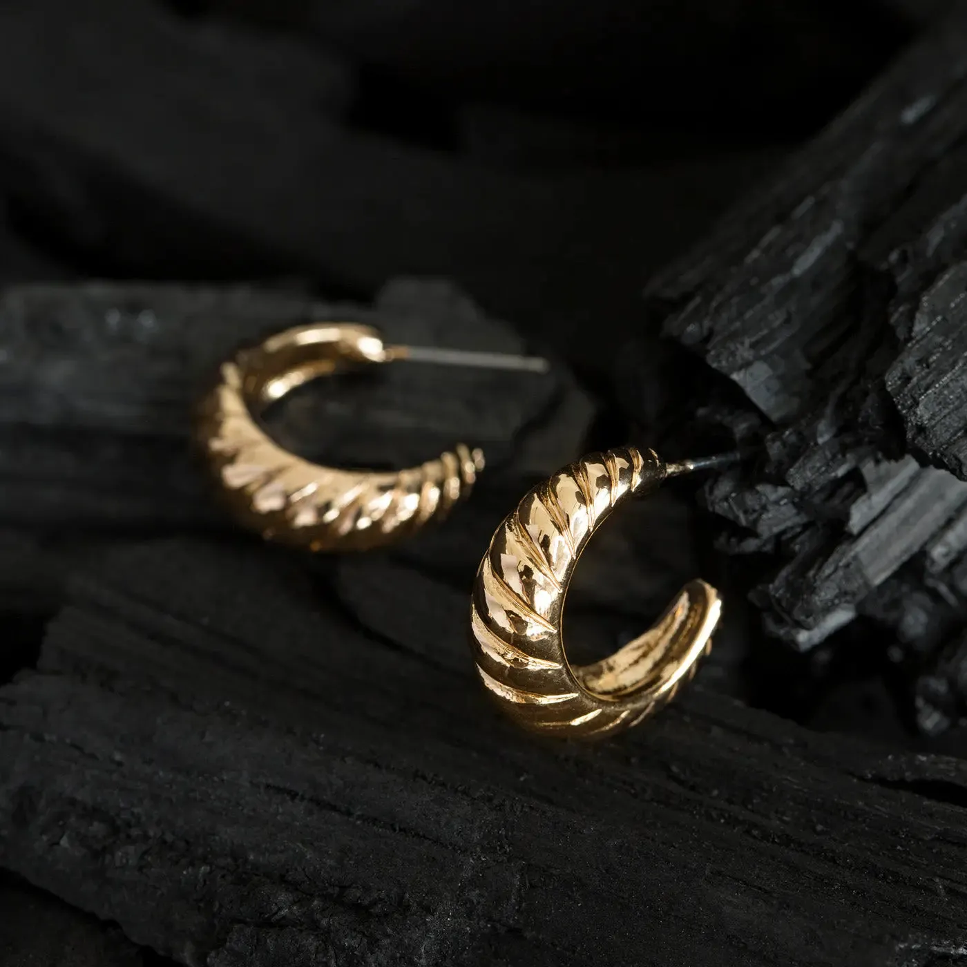 TIMI OF SWEDEN Croissant øreringe guld hoops