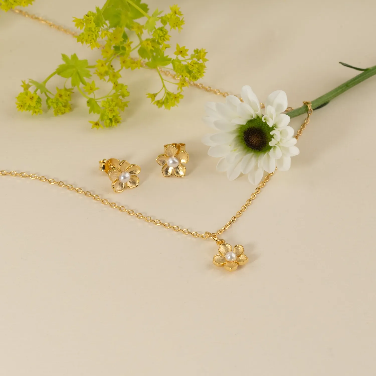 Sisi Copenhagen Mona Pearl Golden ørestikker perle 9 mm