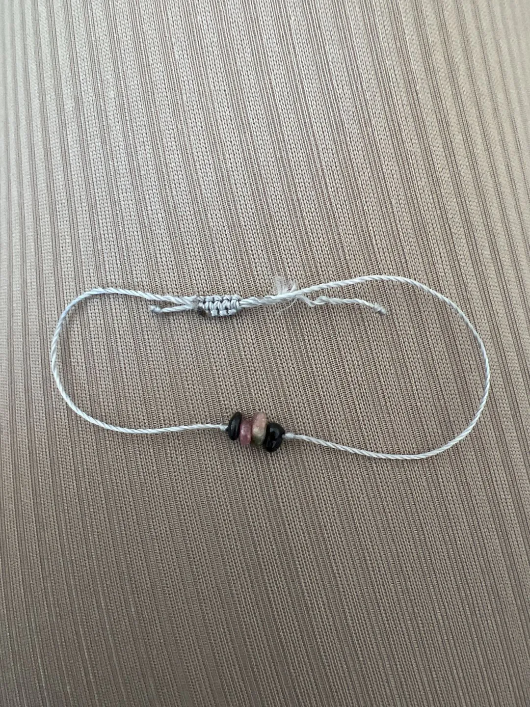 Timi of Sweden Tourmaline chip armbånd guld justerbar