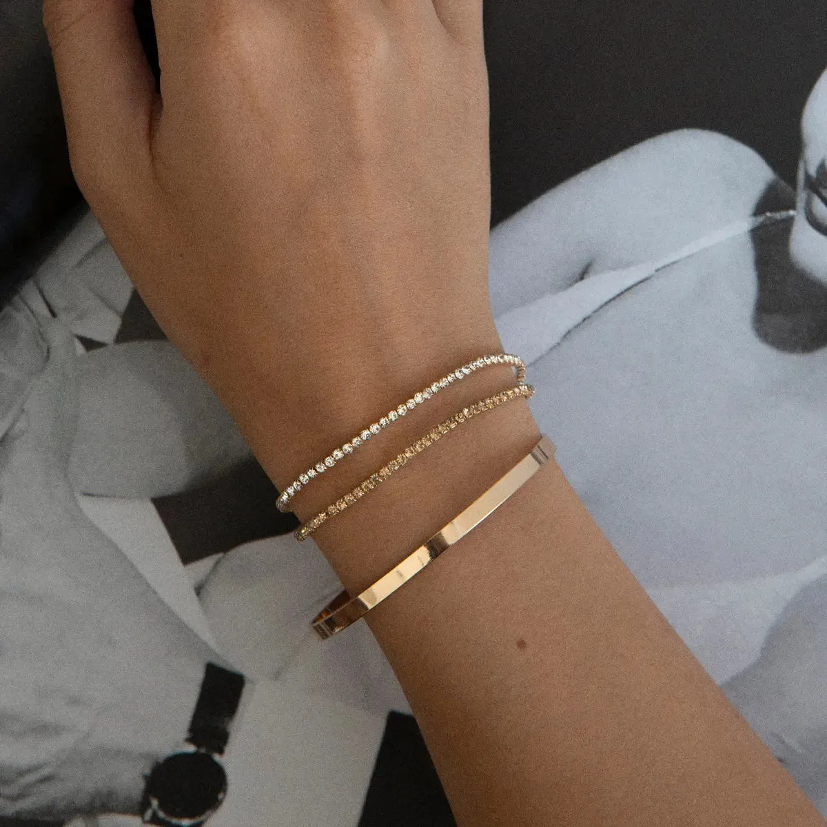 TIMI OF SWEDEN Essential armring armbånd guld justerbar