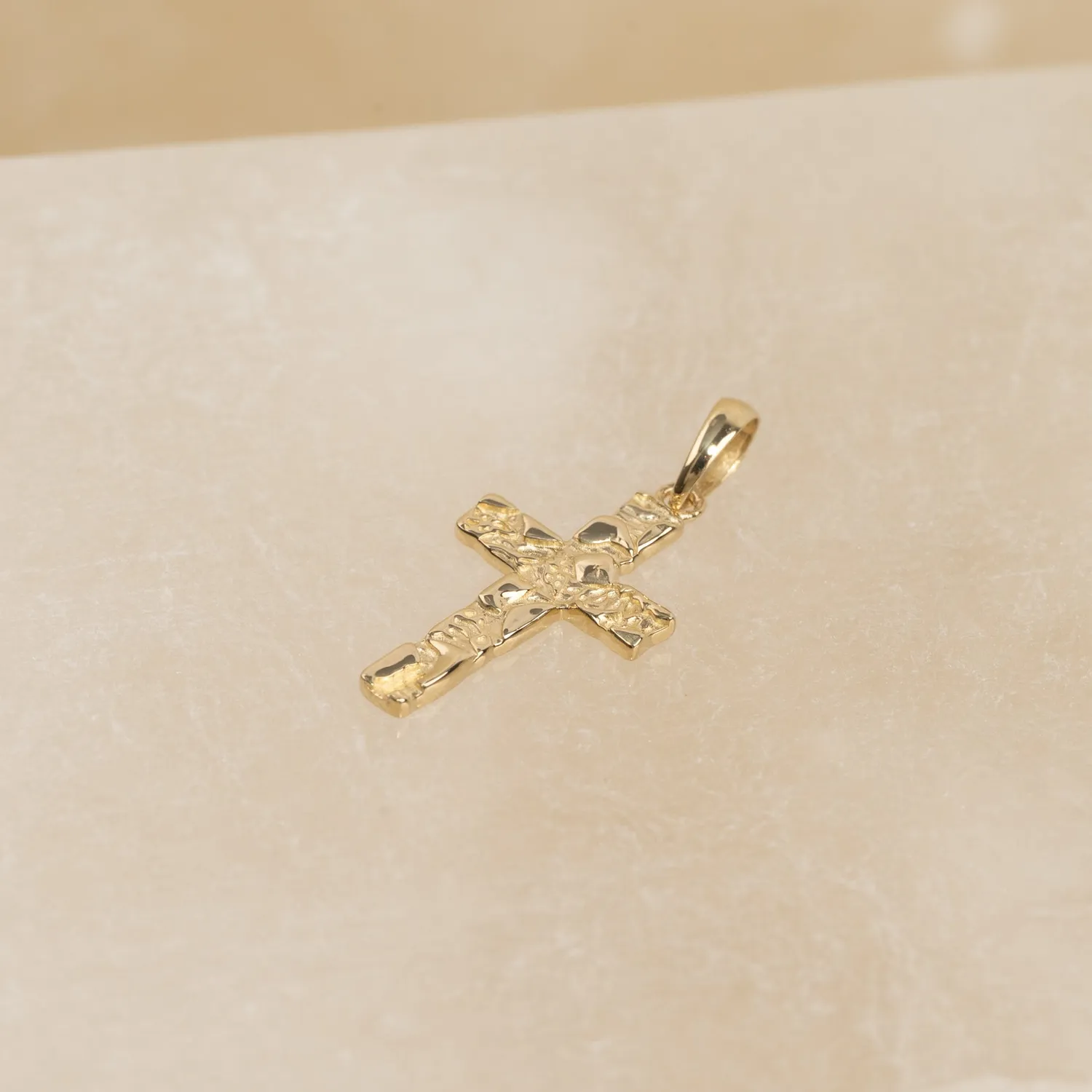 Sisi Copenhagen Celeste korsvedhæng 9kt guld 10x16mm
