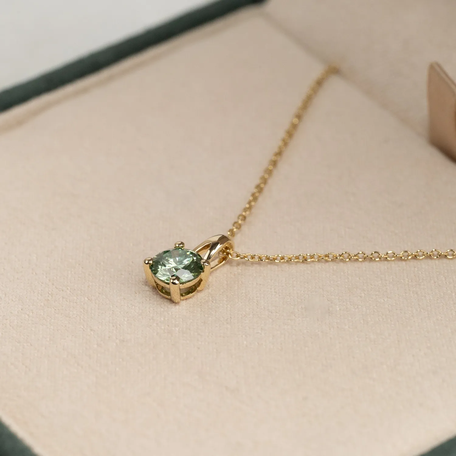 Sisi Copenhagen Prong Solitaire vedhæng 0,75 ct grøn guld