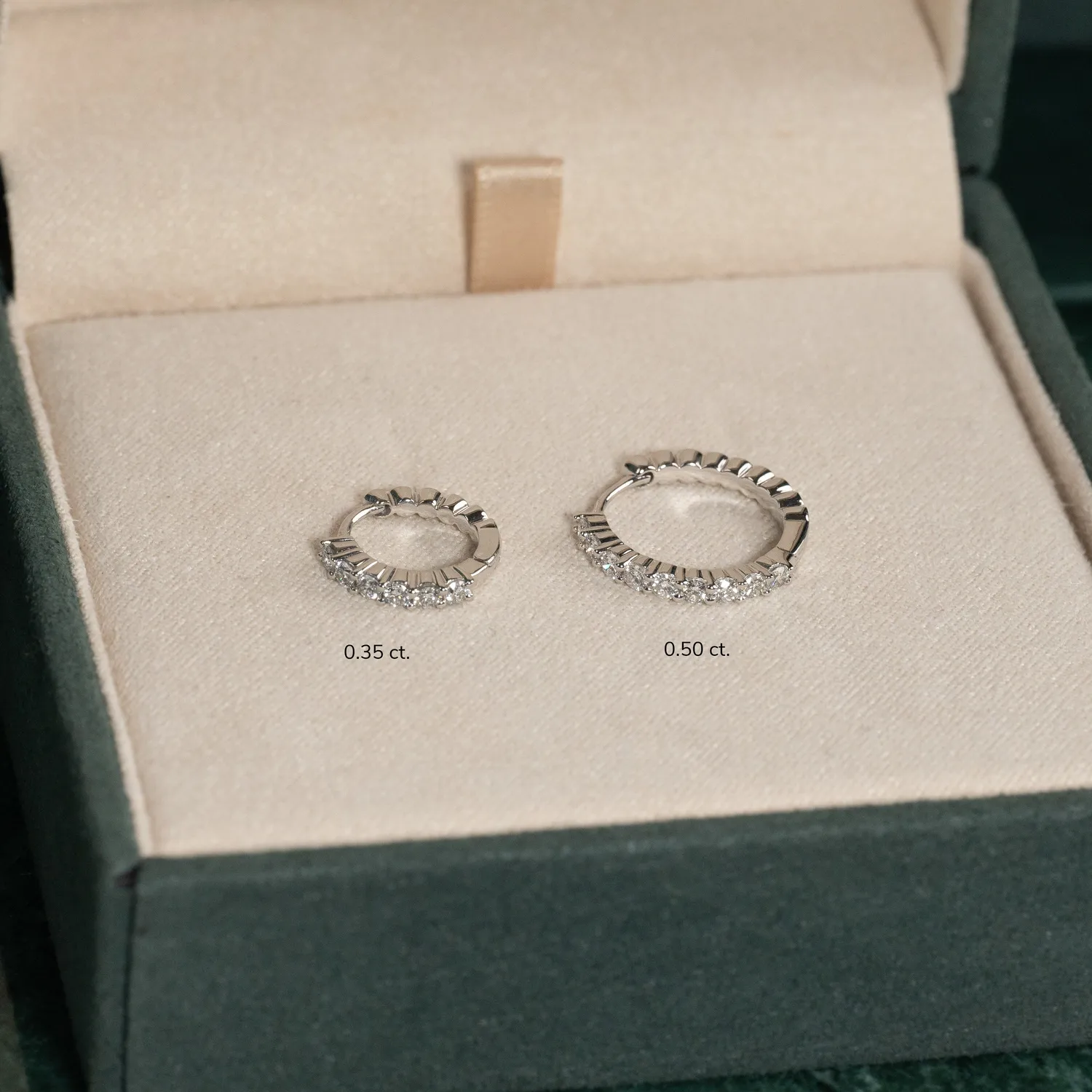 Sisi Copenhagen Prong creoler guld 0,5 ct diamanter