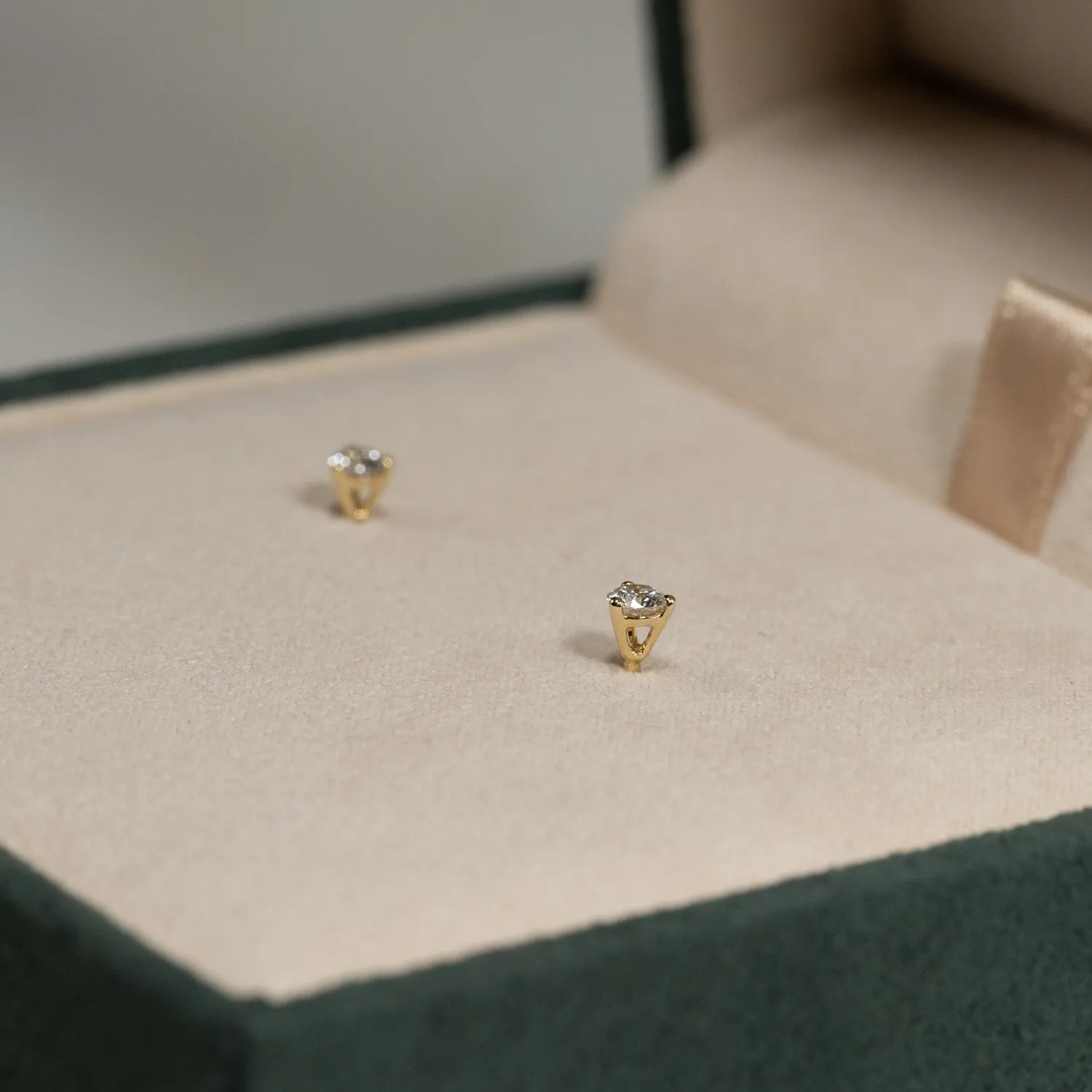 Sisi Copenhagen Simple 0,2 ct diamantørestikker 14 kt guld