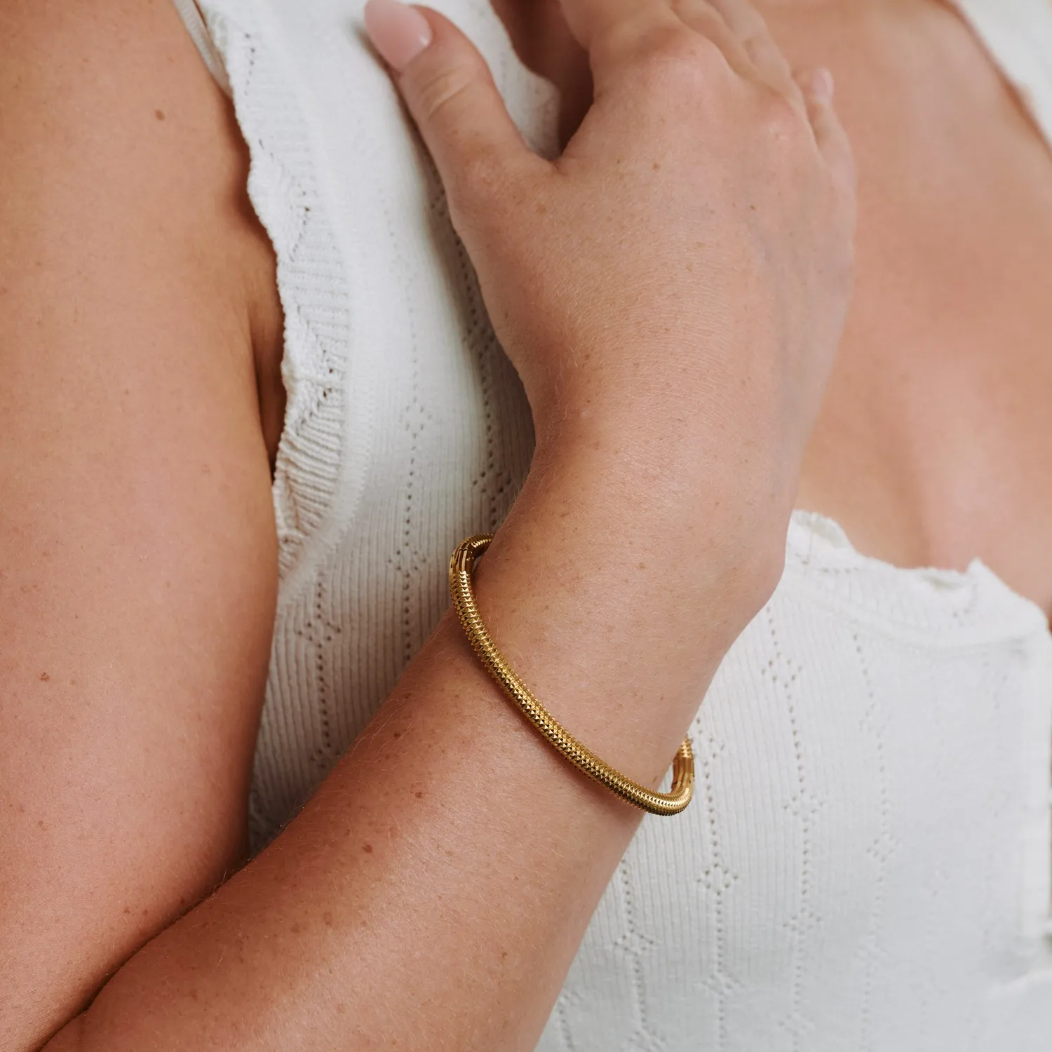 TIMI OF SWEDEN Laerke armbånd rustfrit stål guld