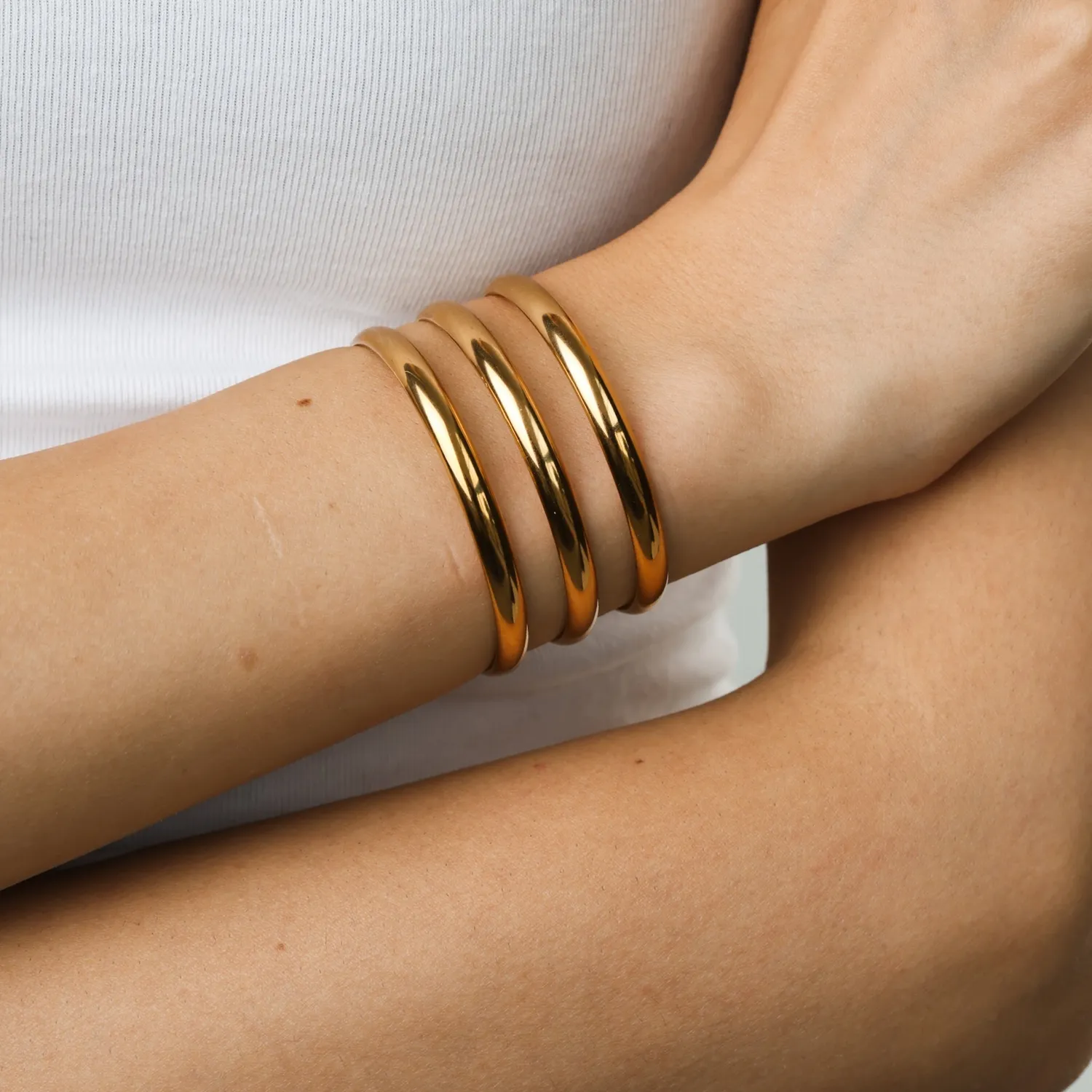 TIMI OF SWEDEN Norma trippel armbånd guld rustfrit stål