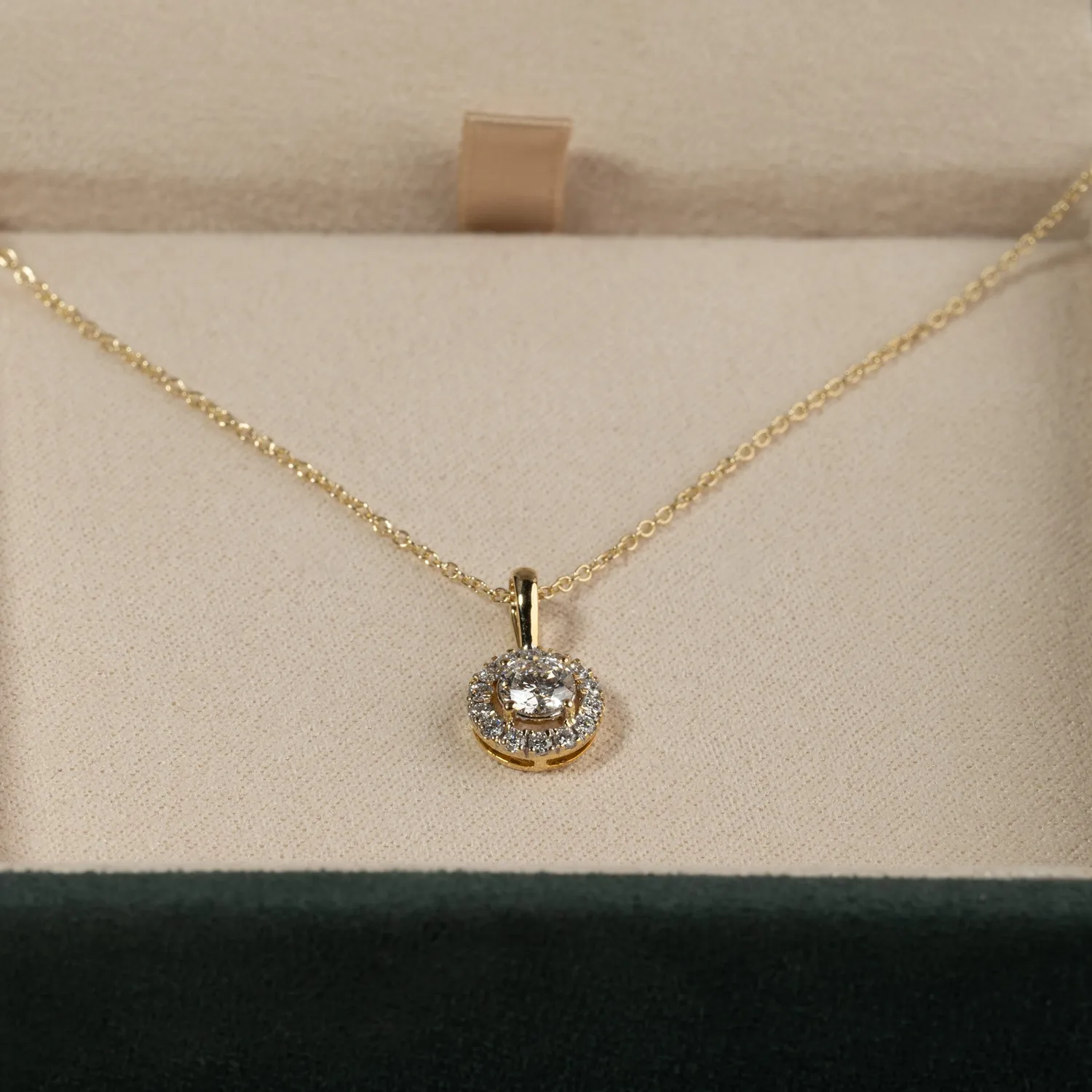 Sisi Copenhagen Round Halo diamant vedhæng 0,5 ct guld