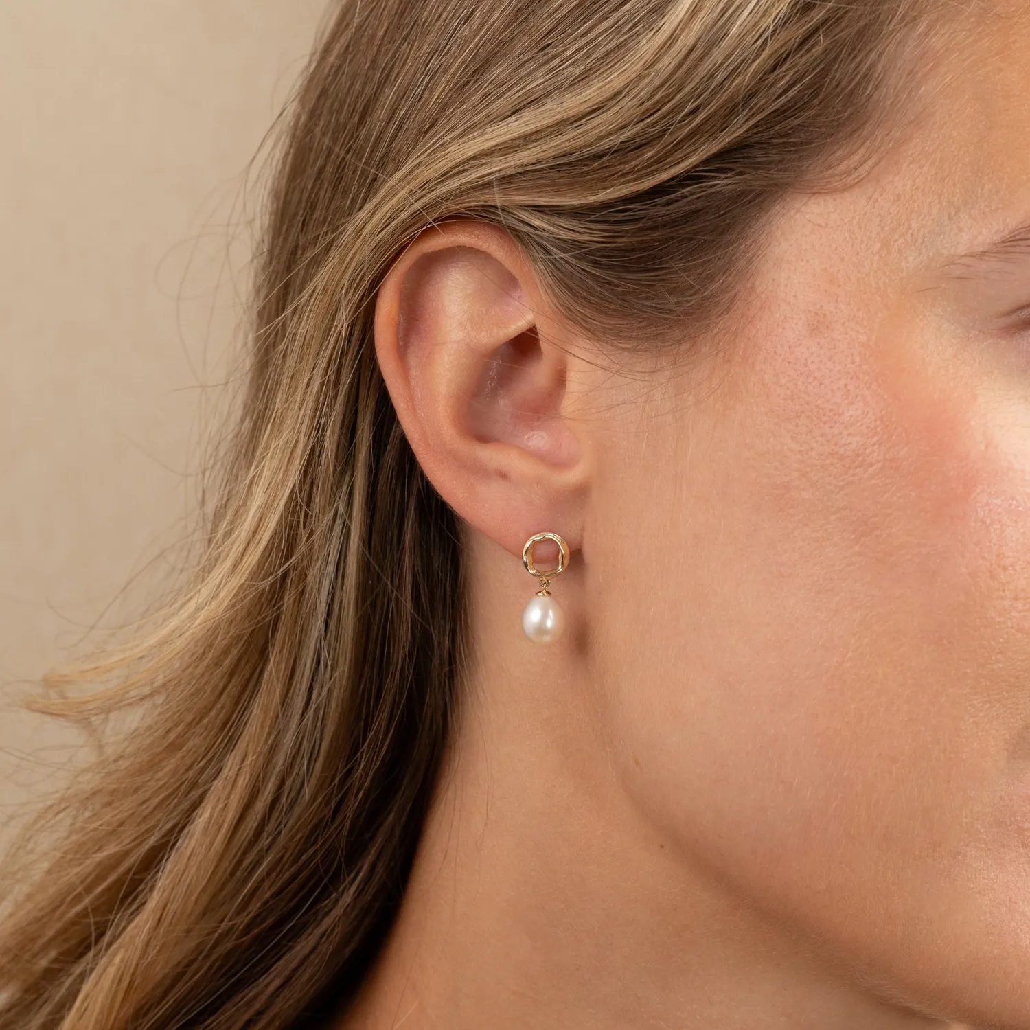 Sisi Copenhagen Vilma perleørestikker 9 kt guld barok
