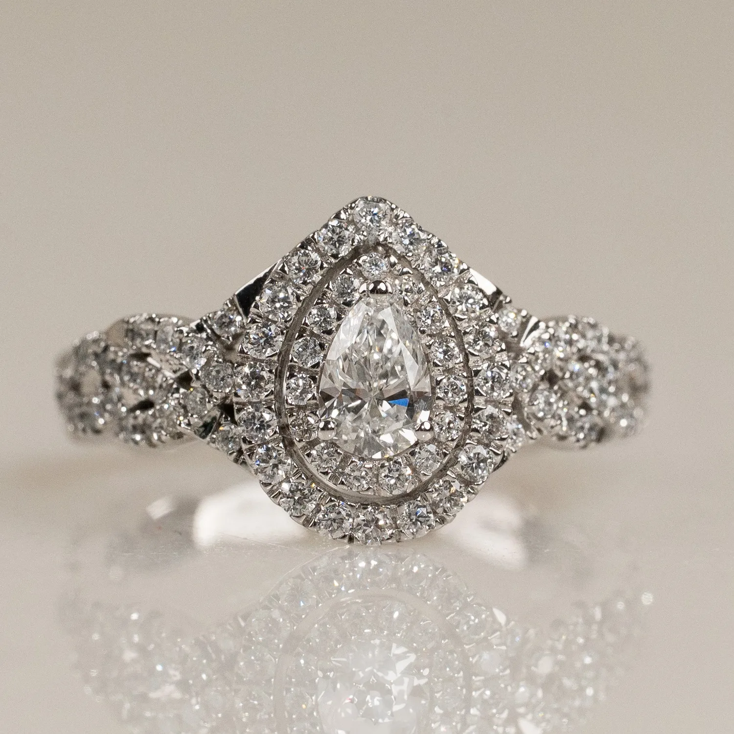 Sisi Copenhagen Wide Curve alliancering 0,36 ct hvidguld