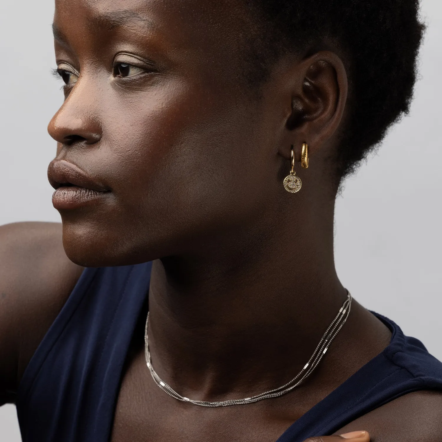 TIMI OF SWEDEN Vivia ribbet hoop øreringe guld 11 mm