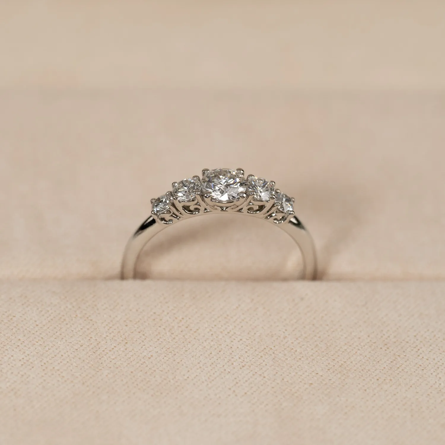 Sisi Copenhagen Five-Stone Trellis ring hvidguld 0,7 ct