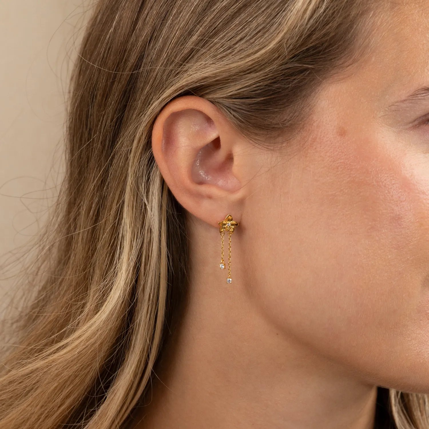 Sisi Copenhagen Odette drop øreringe forgyldt zirkon blomst