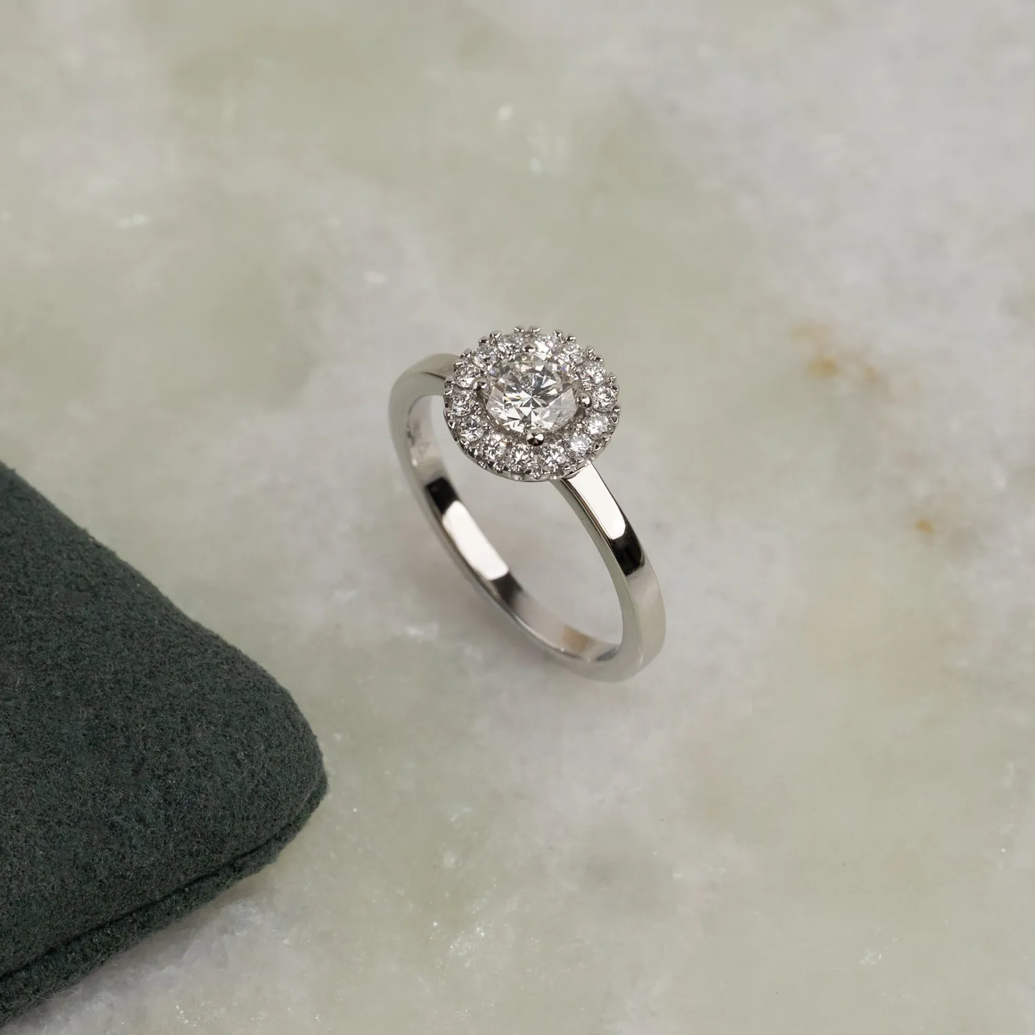 Sisi Copenhagen Simple Halo diamantring 0,7 ct 14 kt guld