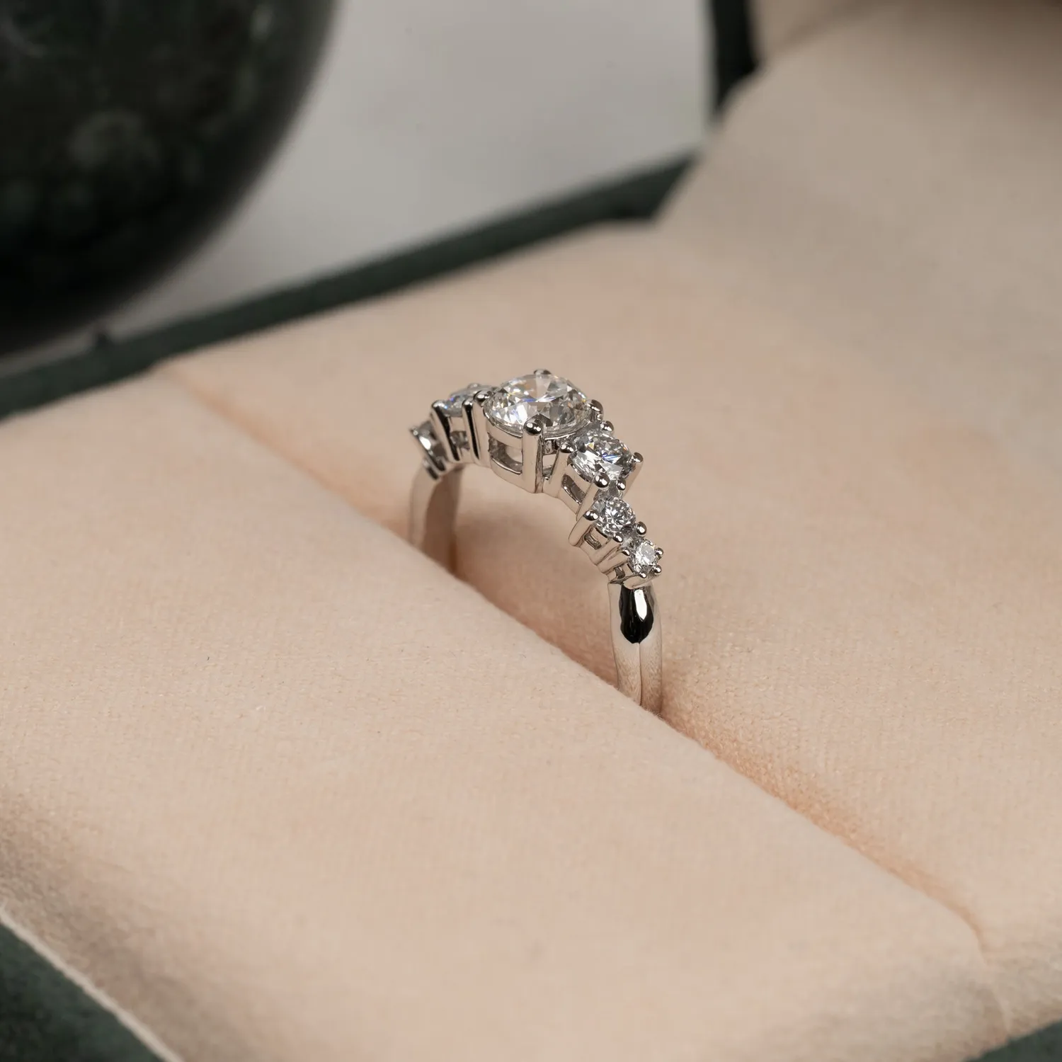 Sisi Copenhagen Organic Cluster ring hvidguld 0,9 ct