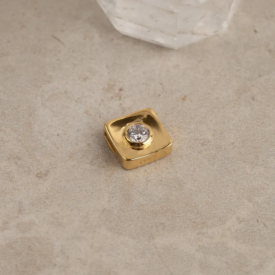 Sisi Copenhagen Mae vedhæng forgyldt zirkon 12 mm