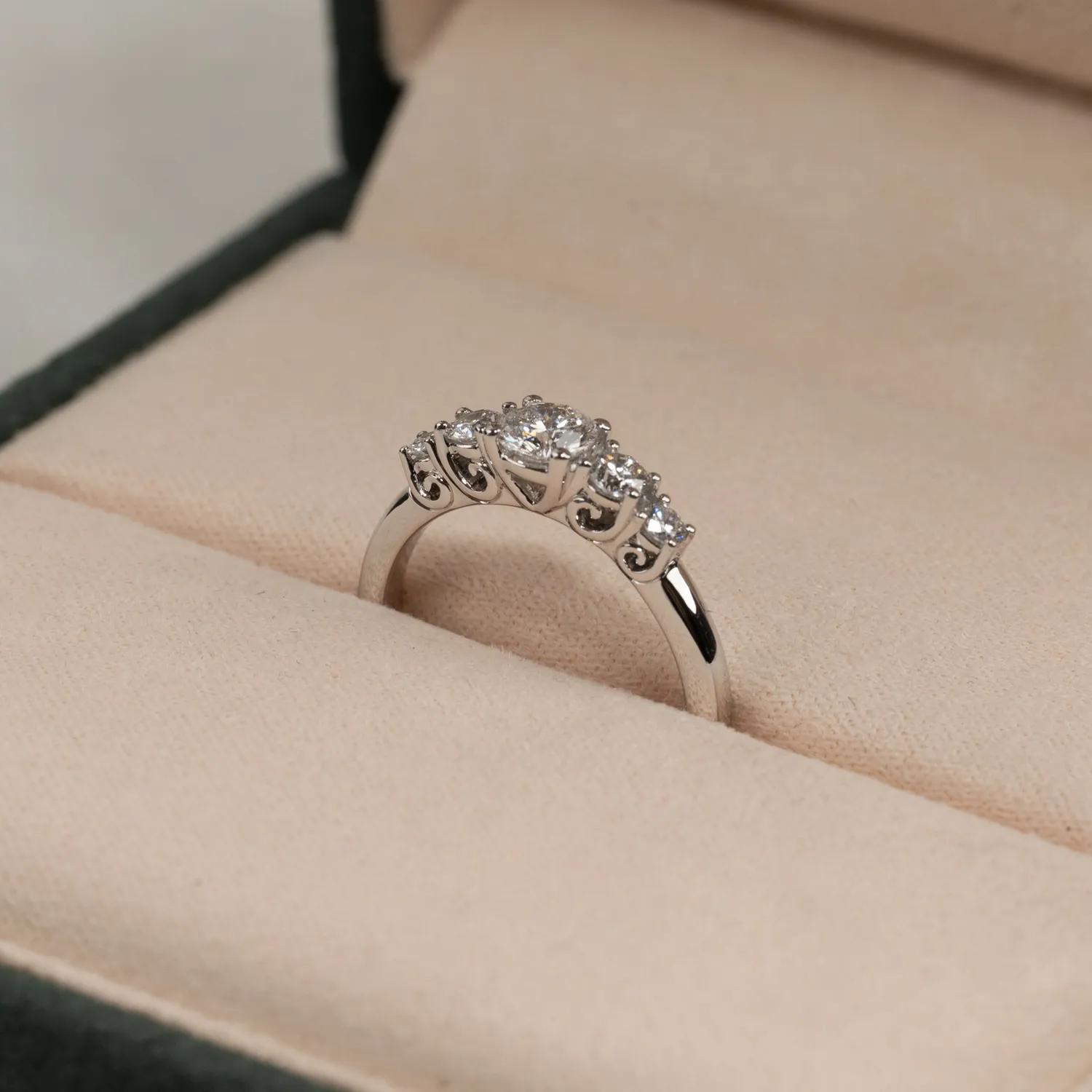 Sisi Copenhagen Five-Stone Trellis ring hvidguld 0,7 ct