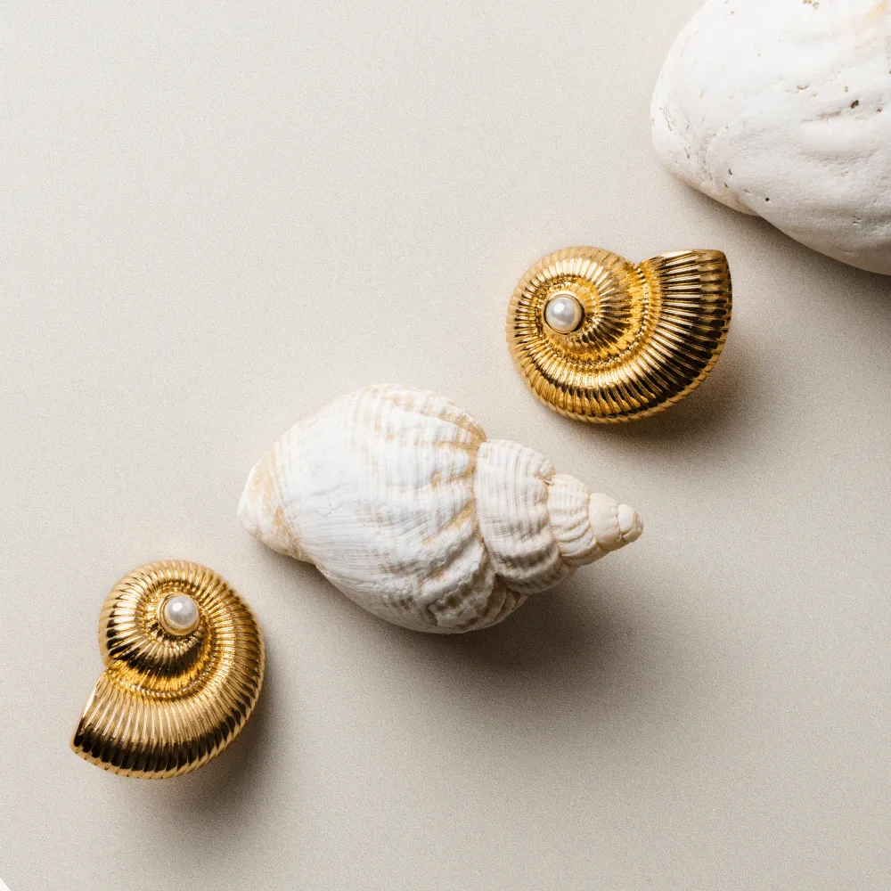 Orelia Textured Ammonite studs øreringe guld perle