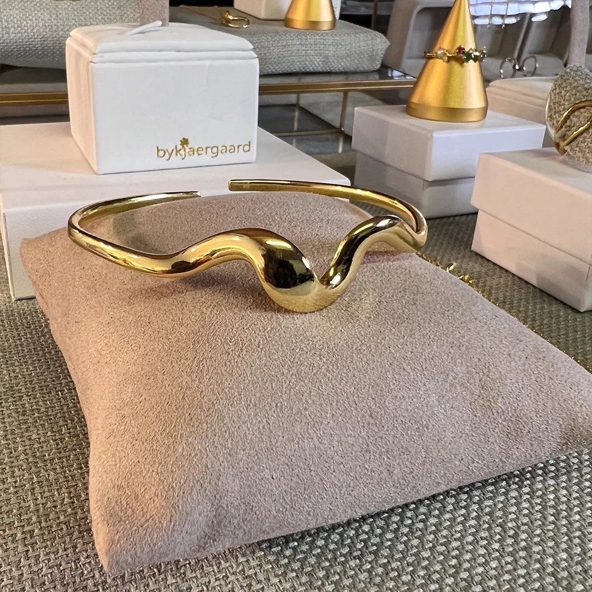 Bykjaergaard Wave armbånd forgyldt 18 karat guld