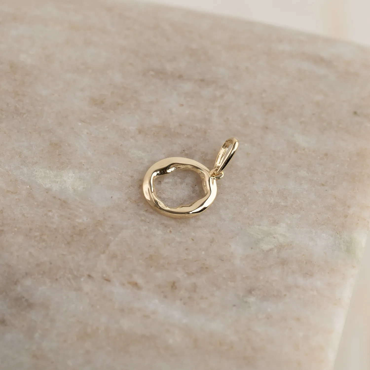 Sisi Copenhagen Vilma vedhæng 10 mm 9 kt guld