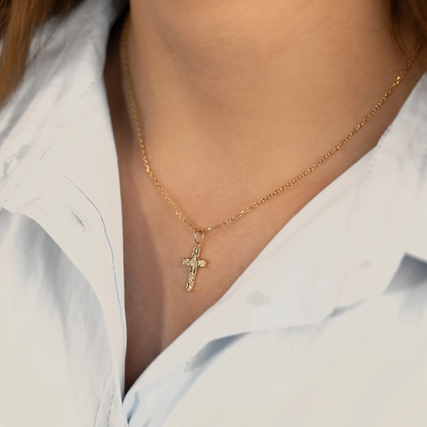 Sisi Copenhagen Celeste korsvedhæng 9kt guld 10x16mm